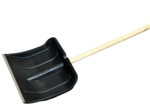 лопата снегоуборочная пластиковая "богатырь" с черенком 500х375 мет.планка Лопата снегоуборочная пластиковая "богатырь" с черенком 500х375 мет.планка