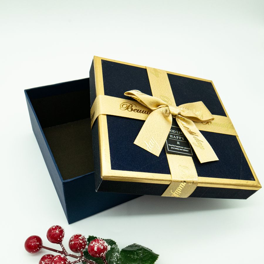 коробка подарочная 17х17х8см с бантом синяя с золотом Коробка подарочная 17х17х8см с бантом синяя с золотом