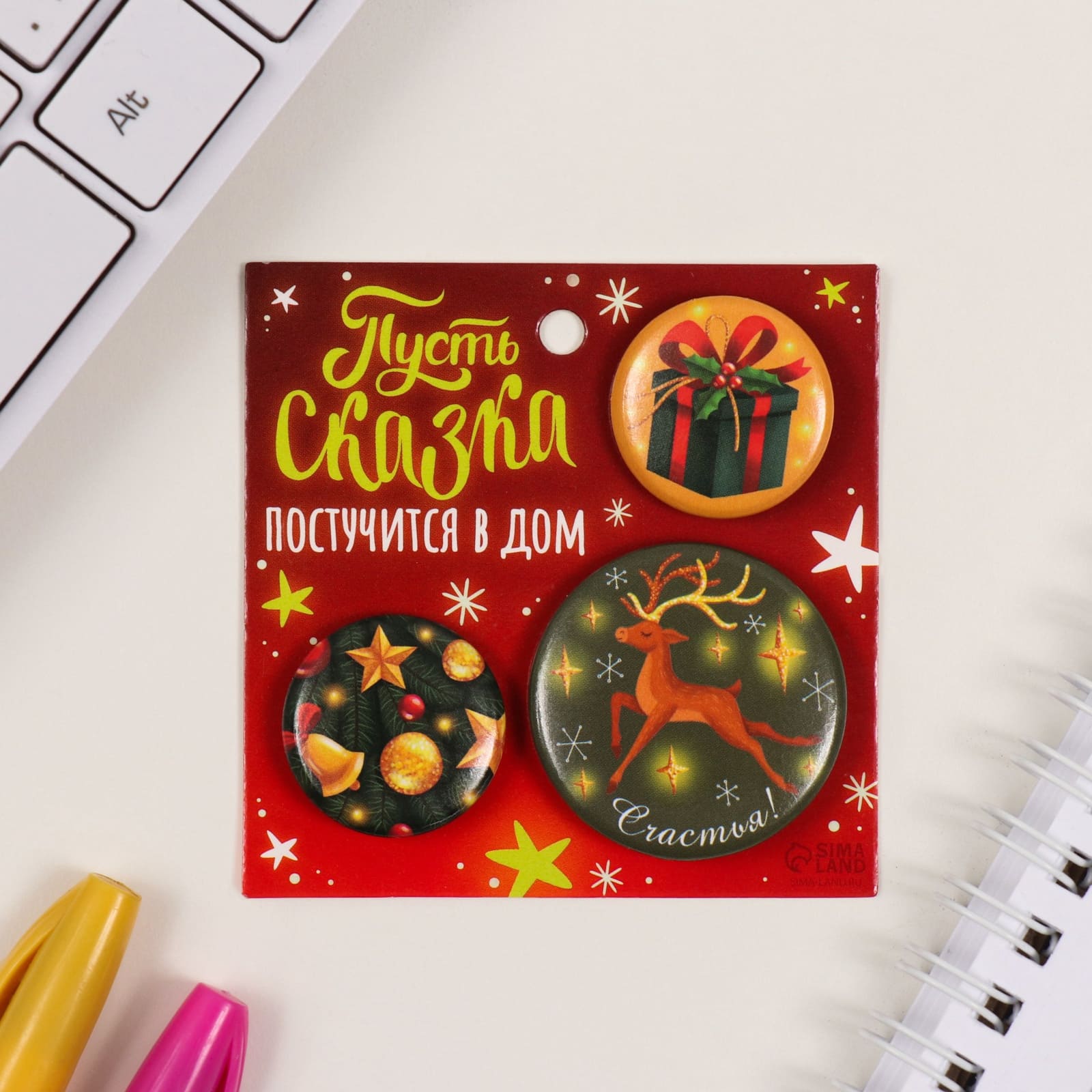 новогодний значок "олень с золотыми рогами" Новогодний значок "олень с золотыми рогами"